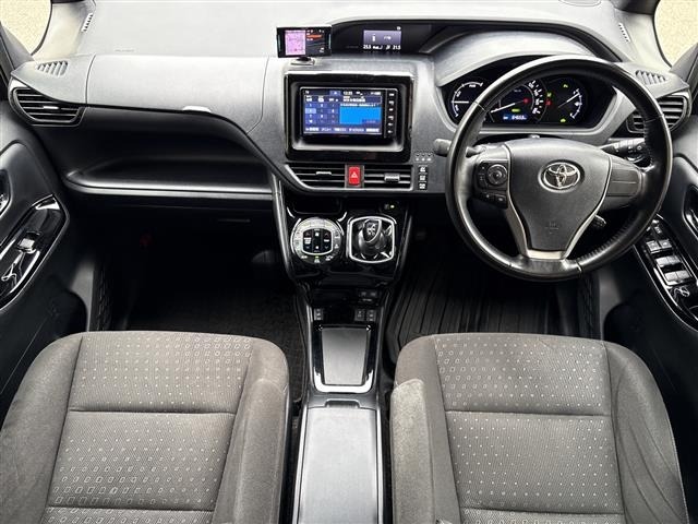 Toyota NOAH 2021 7206101-14