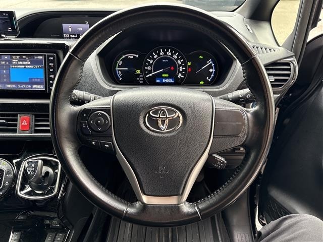 Toyota NOAH 2021 7206101-17