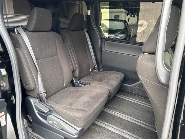Toyota NOAH 2021 7206101-2