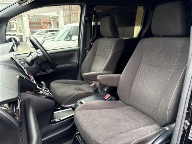 Toyota NOAH 2021 7206101-20