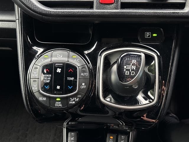 Toyota NOAH 2021 7206101-5