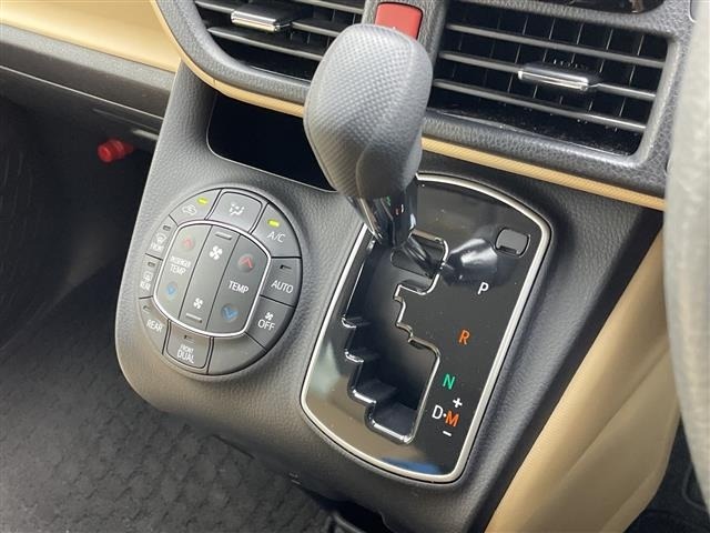 Toyota NOAH 2017 7206102-10