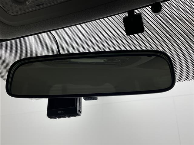 Toyota NOAH 2017 7206102-2