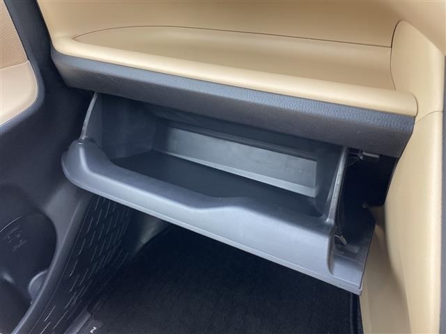 Toyota NOAH 2017 7206102-20