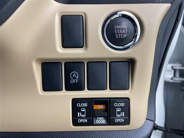 Toyota NOAH 2017 7206102-3