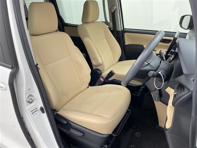 Toyota NOAH 2017 7206102-6