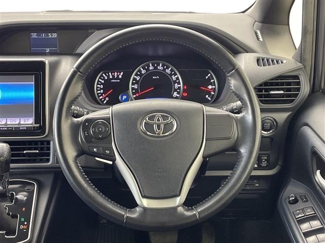 Toyota NOAH 2014 7206104-1