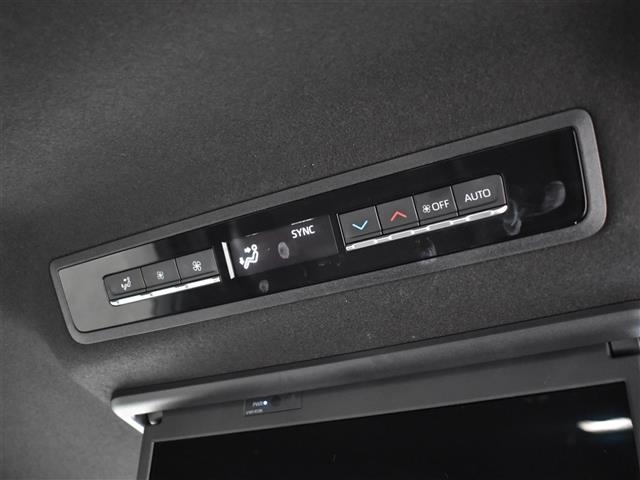 Toyota NOAH 2024 7206105-12