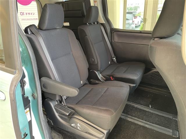 Toyota NOAH 2014 7206110-2