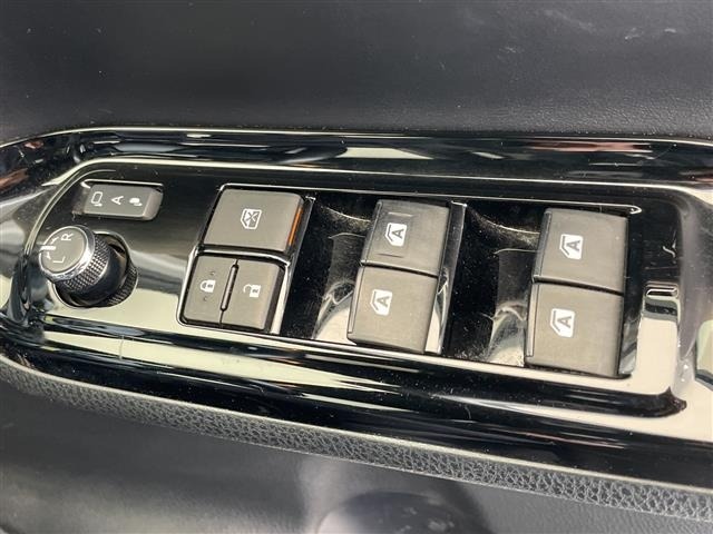 Toyota NOAH 2019 7206113-4
