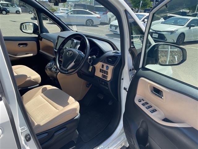 Toyota NOAH 2014 7206114-2
