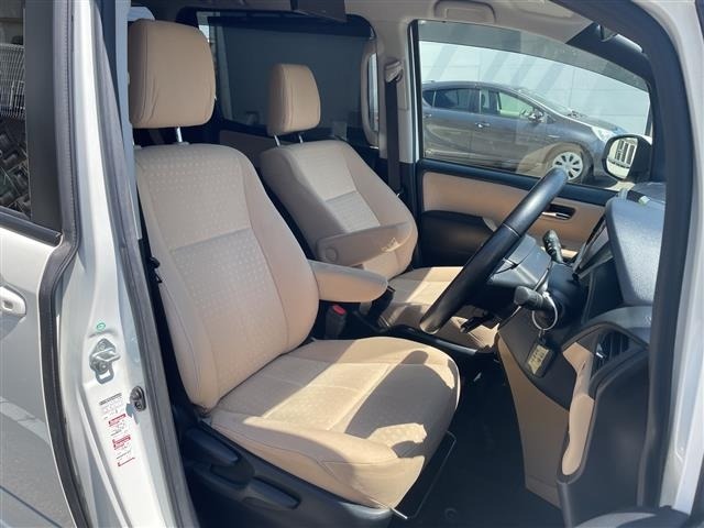 Toyota NOAH 2014 7206114-22