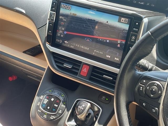 Toyota NOAH 2014 7206114-3