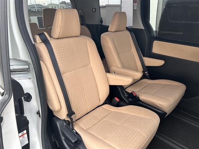 Toyota NOAH 2014 7206114-4
