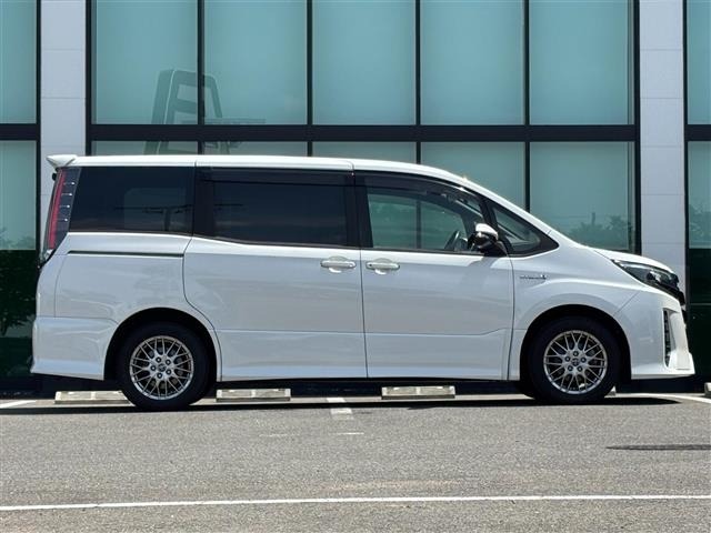 Toyota NOAH 2017 7206115-13