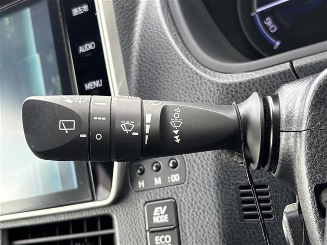 Toyota NOAH 2017 7206115-3