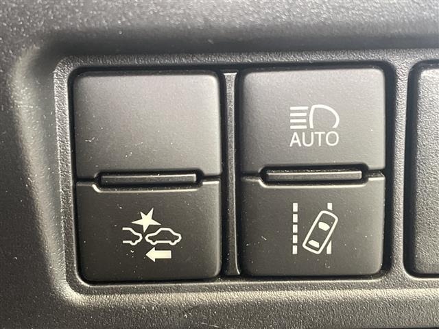 Toyota NOAH 2021 7206121-9