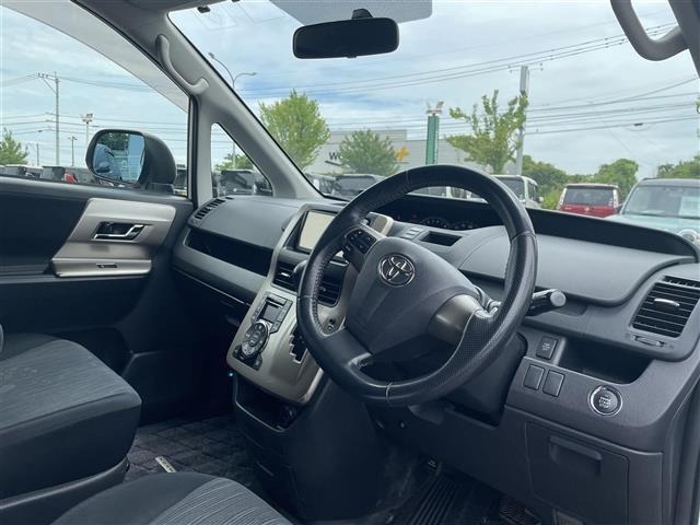 Toyota NOAH 2011 7206128-2