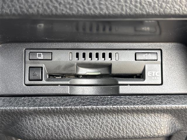 Toyota NOAH 2018 7206138-1