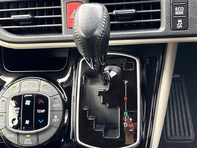 Toyota NOAH 2018 7206138-2