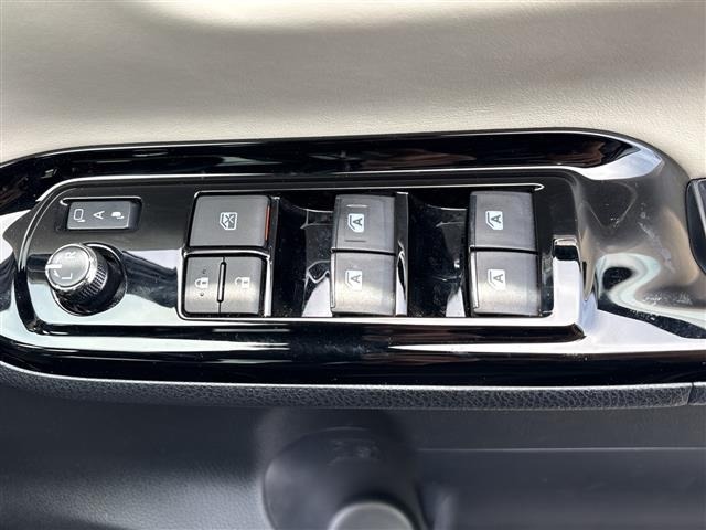 Toyota NOAH 2018 7206138-20