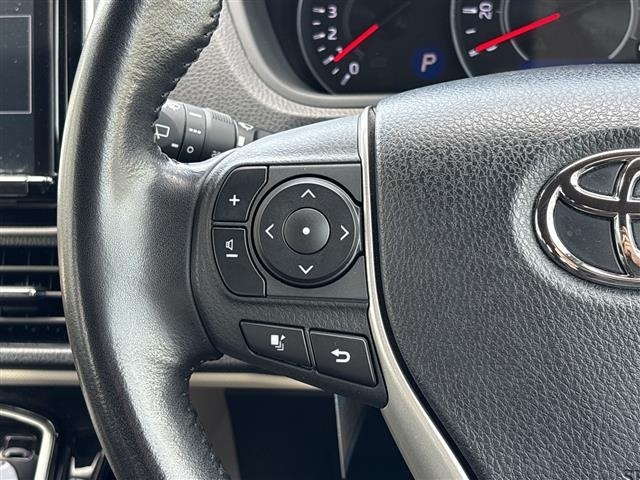 Toyota NOAH 2018 7206138-7