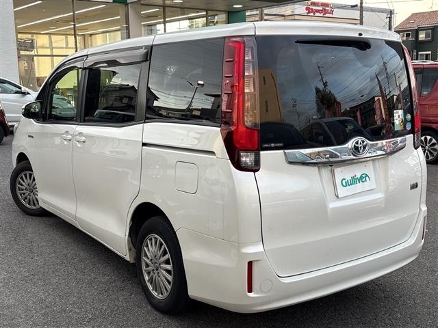 Toyota NOAH 2014 7206142-1