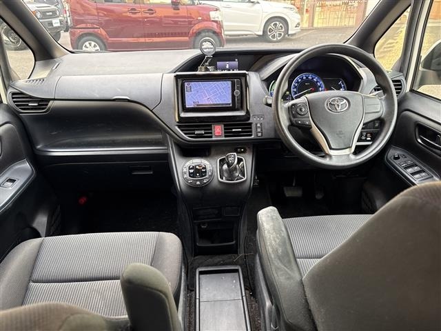 Toyota NOAH 2014 7206142-2