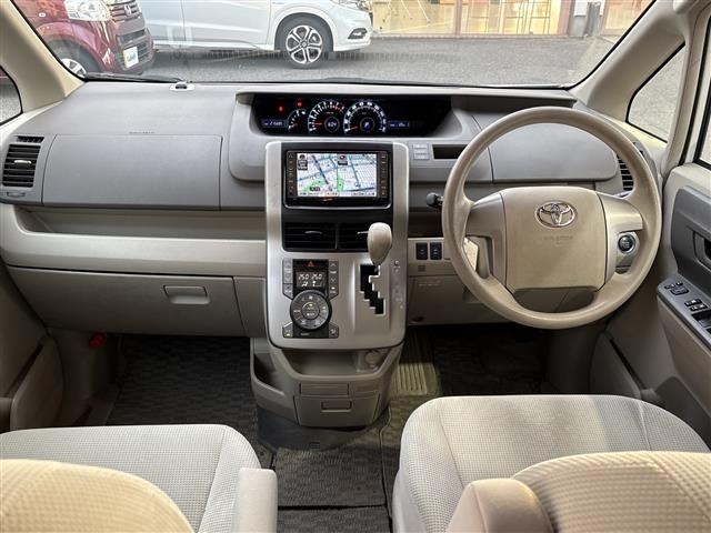 Toyota NOAH 2007 7206178-2