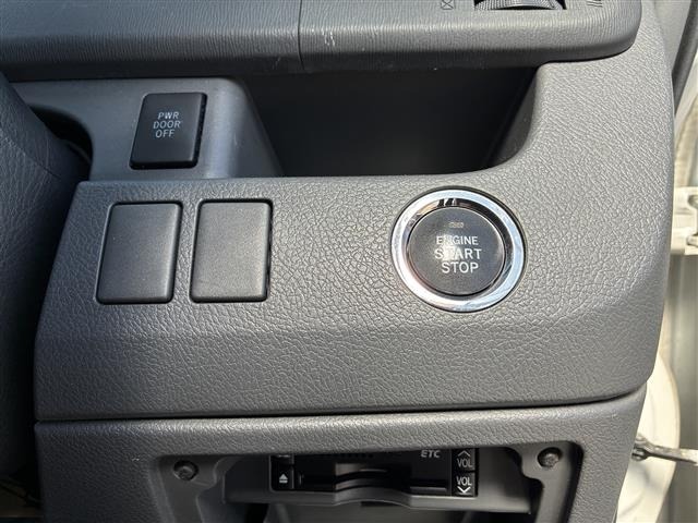 Toyota NOAH 2009 7206181-20