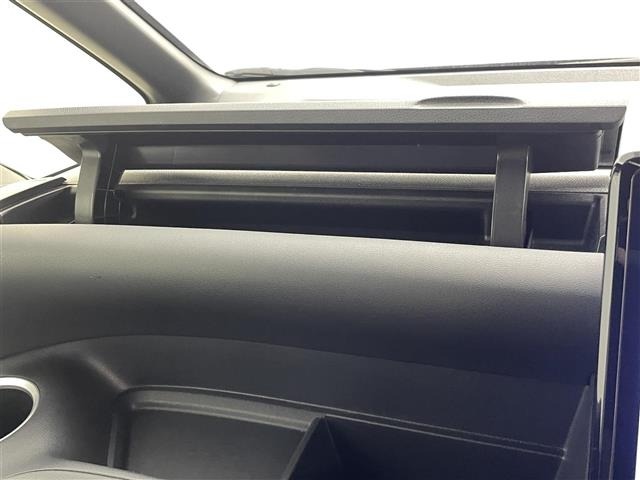 Toyota NOAH 2023 7206201-2