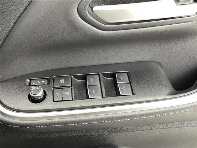 Toyota NOAH 2023 7206201-7