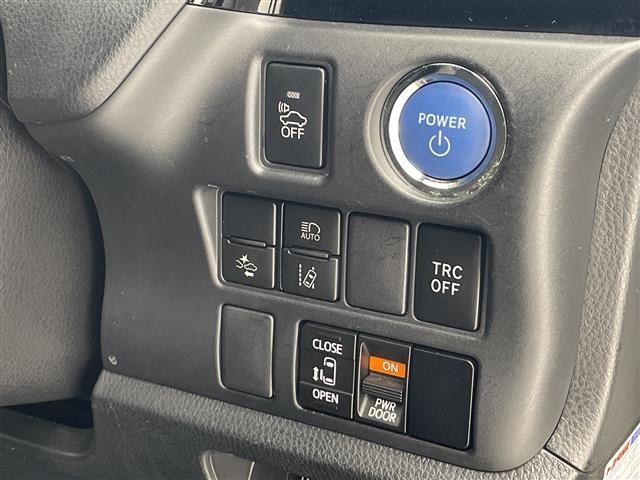 Toyota NOAH 2017 7206204-7