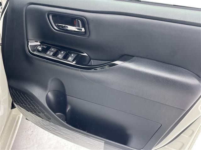 Toyota NOAH 2017 7206204-9