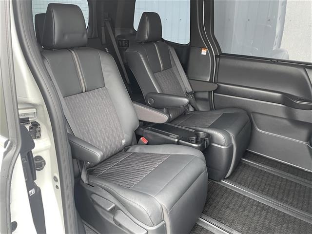 Toyota NOAH 2022 7206205-9
