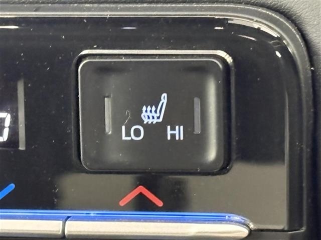 Toyota NOAH 2023 7206207-7