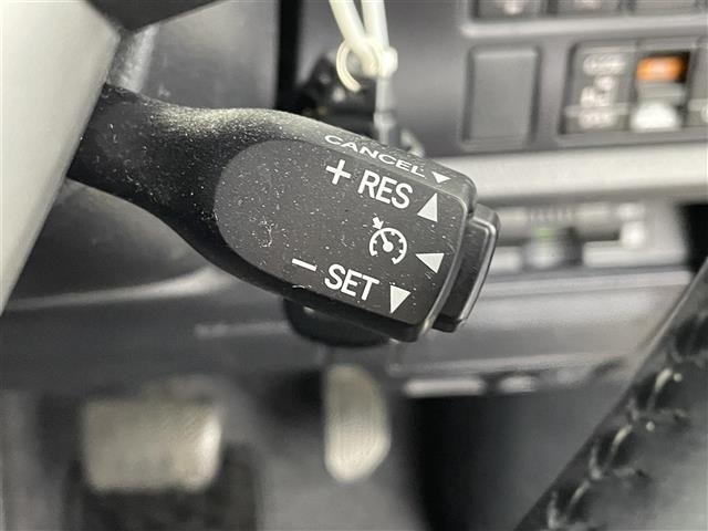 Toyota NOAH 2021 7206230-9