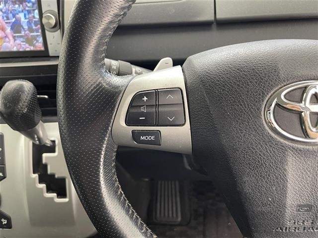 Toyota NOAH 2011 7206242-3