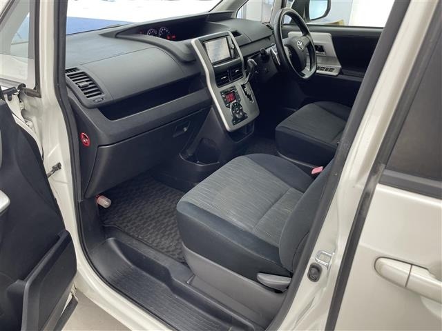 Toyota NOAH 2011 7206242-6