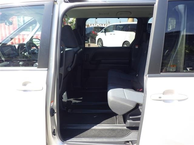 Toyota NOAH 2023 7206243-2