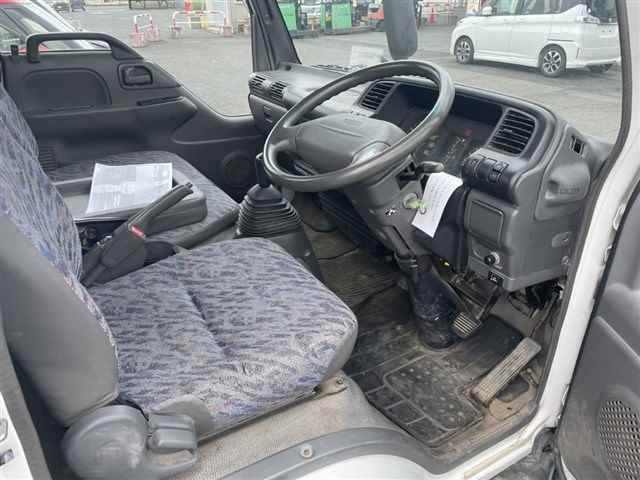 Nissan ATLAS 2001 7233588-3