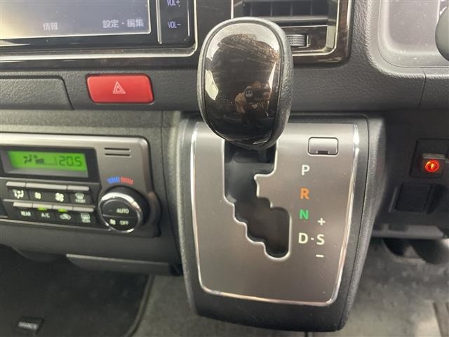 Toyota HIACE VAN 2022 7231089-12