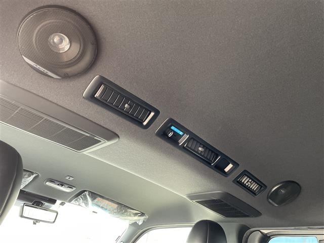 Toyota HIACE VAN 2023 7231090-3