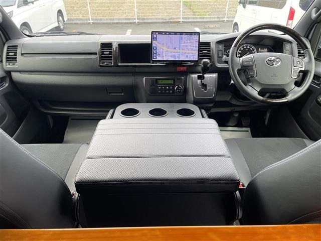 Toyota HIACE VAN 2024 7231103-14