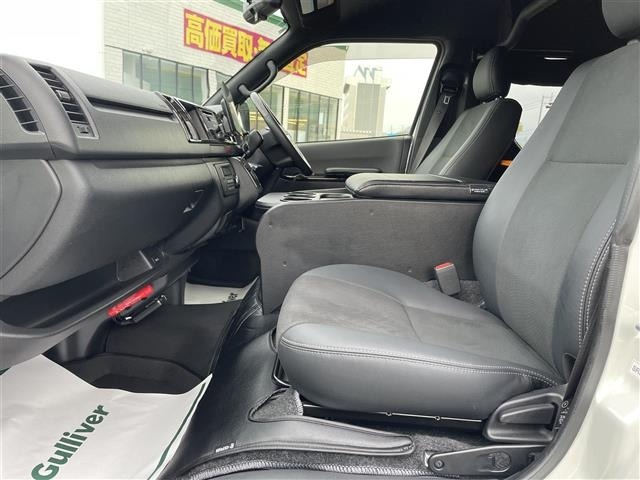 Toyota HIACE VAN 2024 7231103-4