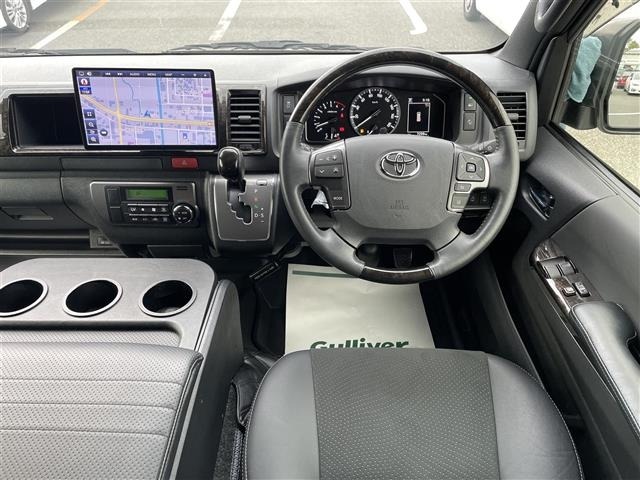 Toyota HIACE VAN 2024 7231103-9