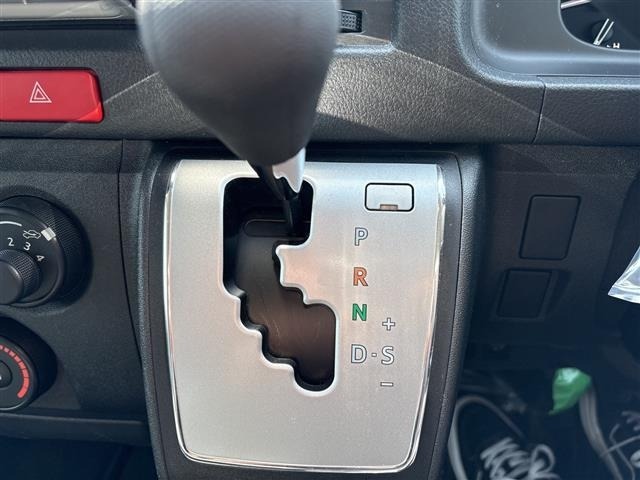 Toyota HIACE VAN 2025 7231112-1