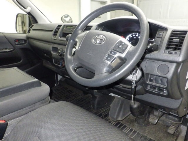 Toyota HIACE VAN 2022 7231937-3