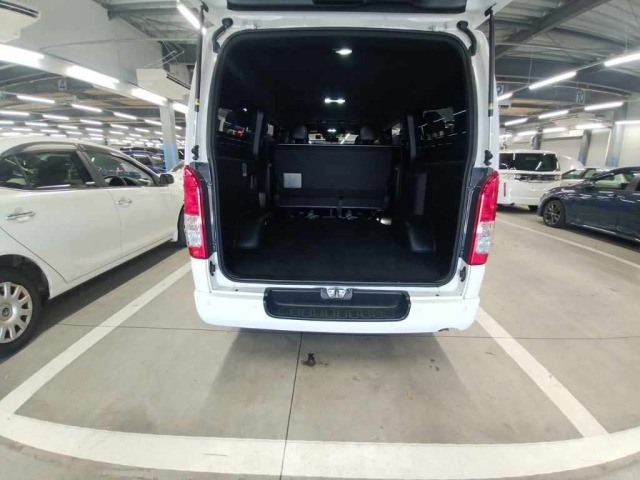 Toyota HIACE VAN 2023 7231979-11