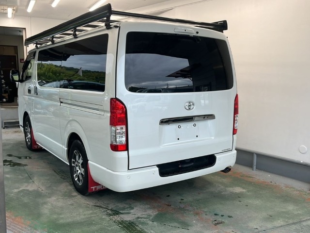 Toyota HIACE VAN 2024 7232043-1